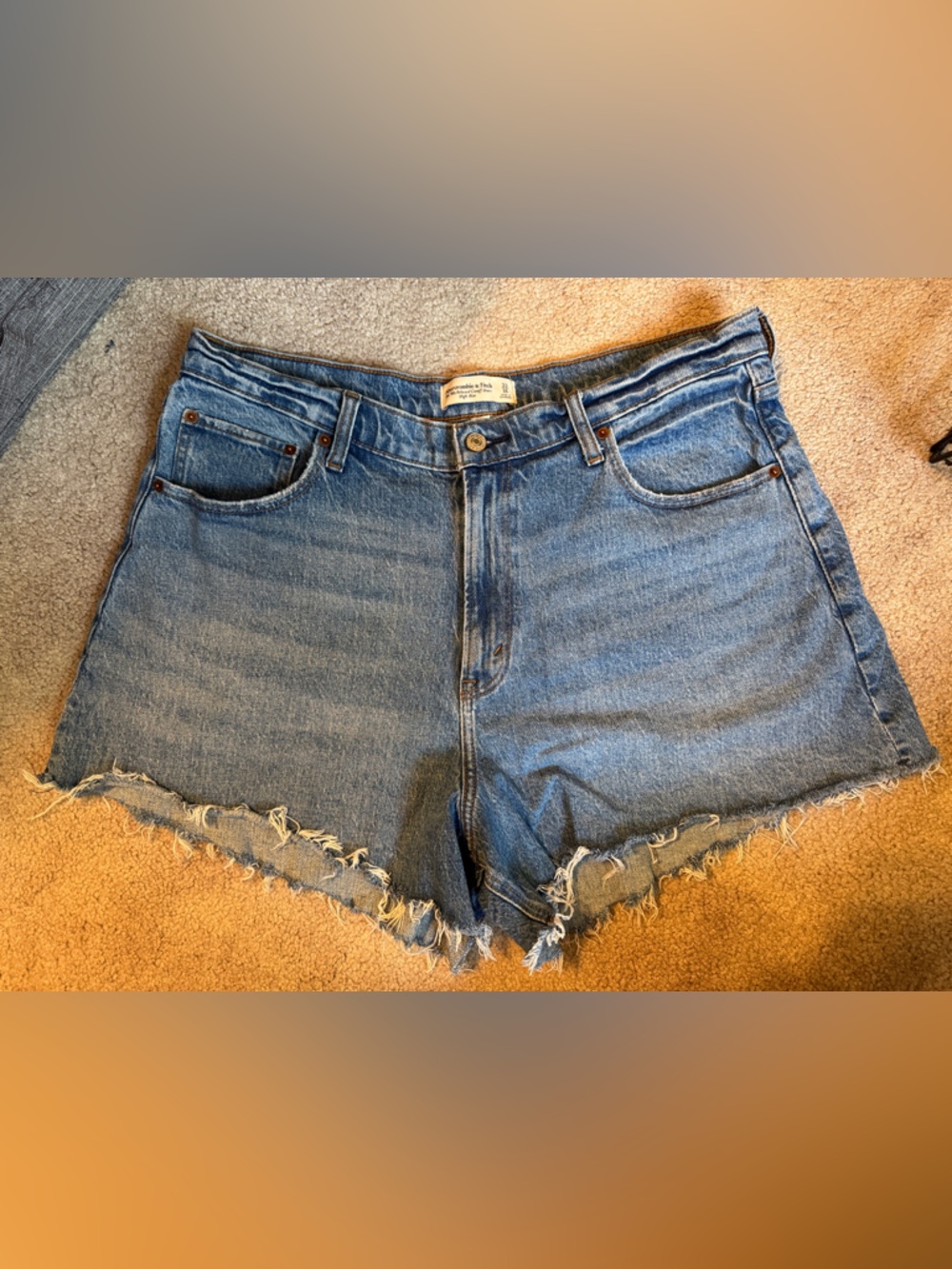 Abercrombie and Fitch The 90s Relaxed Cutoff Short